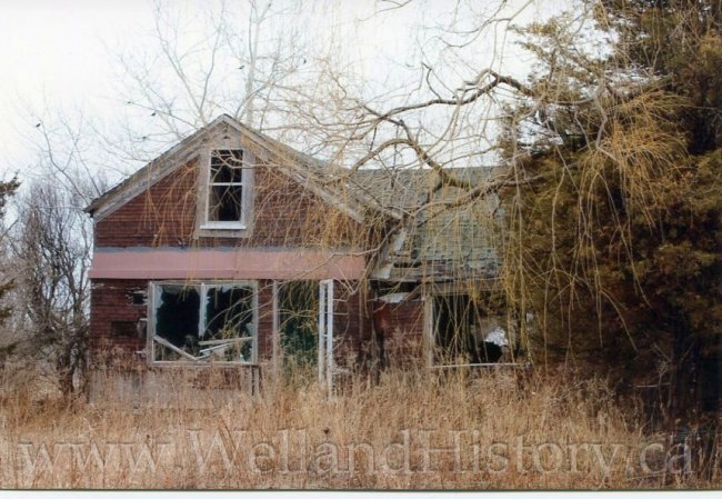 image Barns abandon house 6653 Elcho Rd Wellandport April 2015--899.jpg