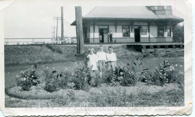 image Railways Welland Jct Station 1948--275.jpg